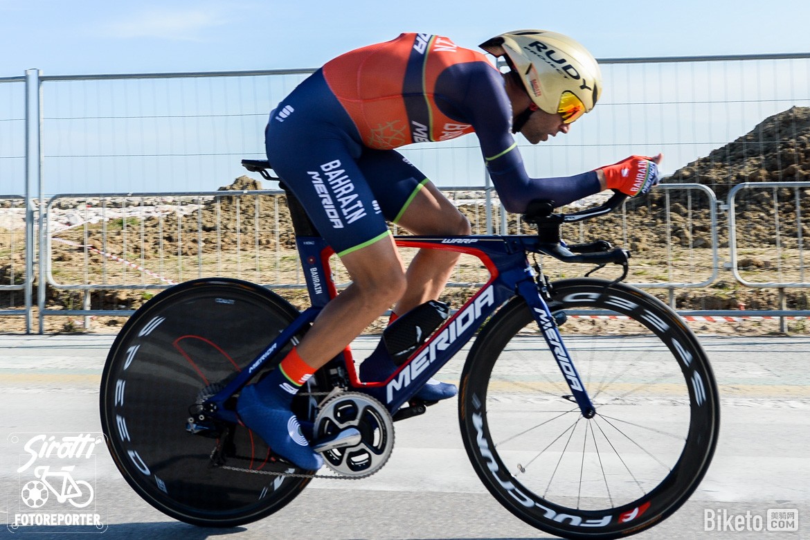 ������,����