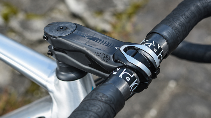 ���ɶ��� PRO VIBE CARBON̼��ά��������