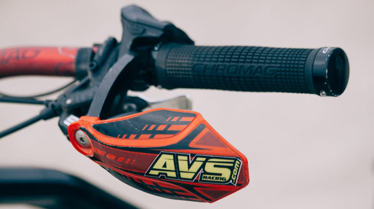 ˤ�����ٶ�ɲ�ѣ�AVS Racing������