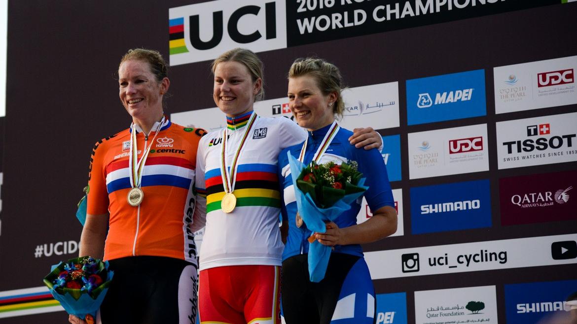 ������Ů�Ӵ�����������������������Ƿ�ͷ