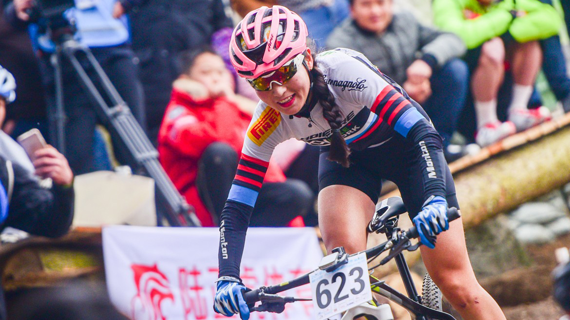 ��ʹ������г�������Ȫվ�չ٣�������ʯ �������