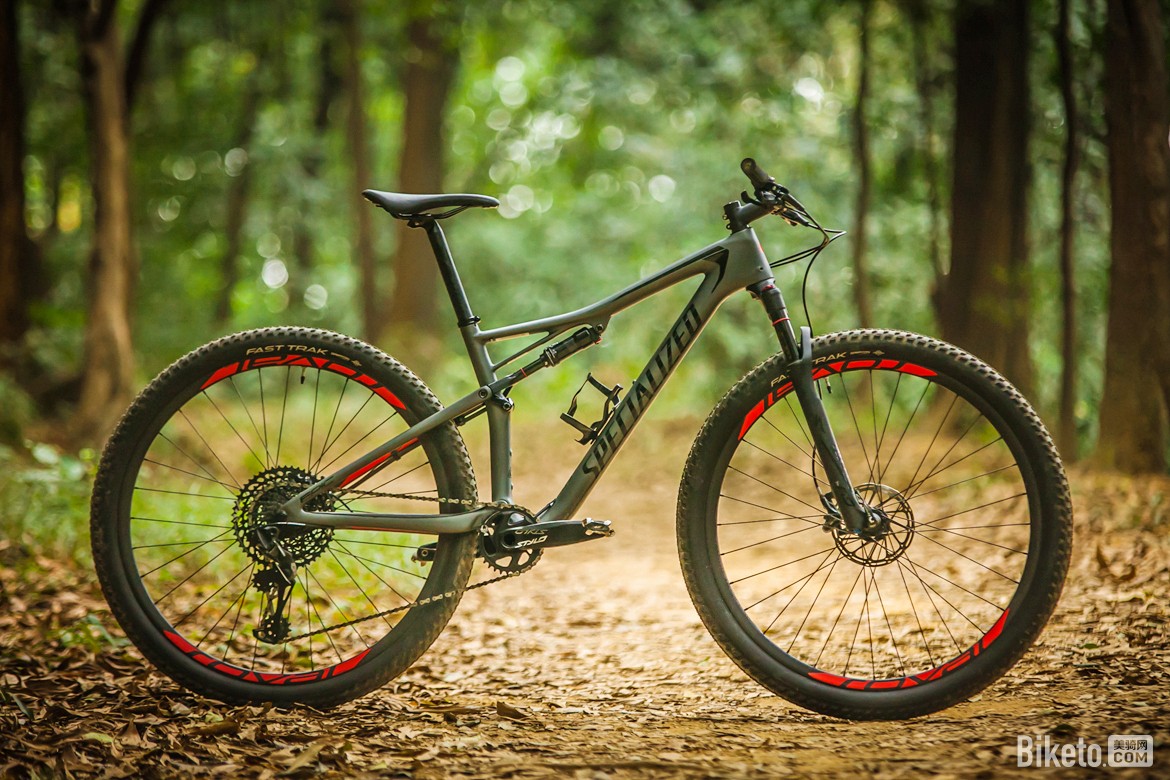 СӣSpecialized Epic Expert 29er