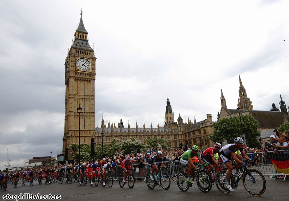 Marcel Kittel and Peter Sagan near the front as the race passes by Big Ben