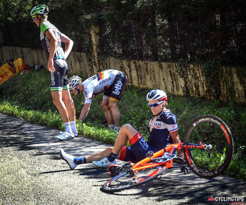 A crash with 3.4km remaining saw Andre Greipel (Lotto-Belisol) lose his chance of victory, the German remonstrating with Sylvain Chavanel (IAM) shortly afterwards, suggesting the Frenchman had caused the incident.