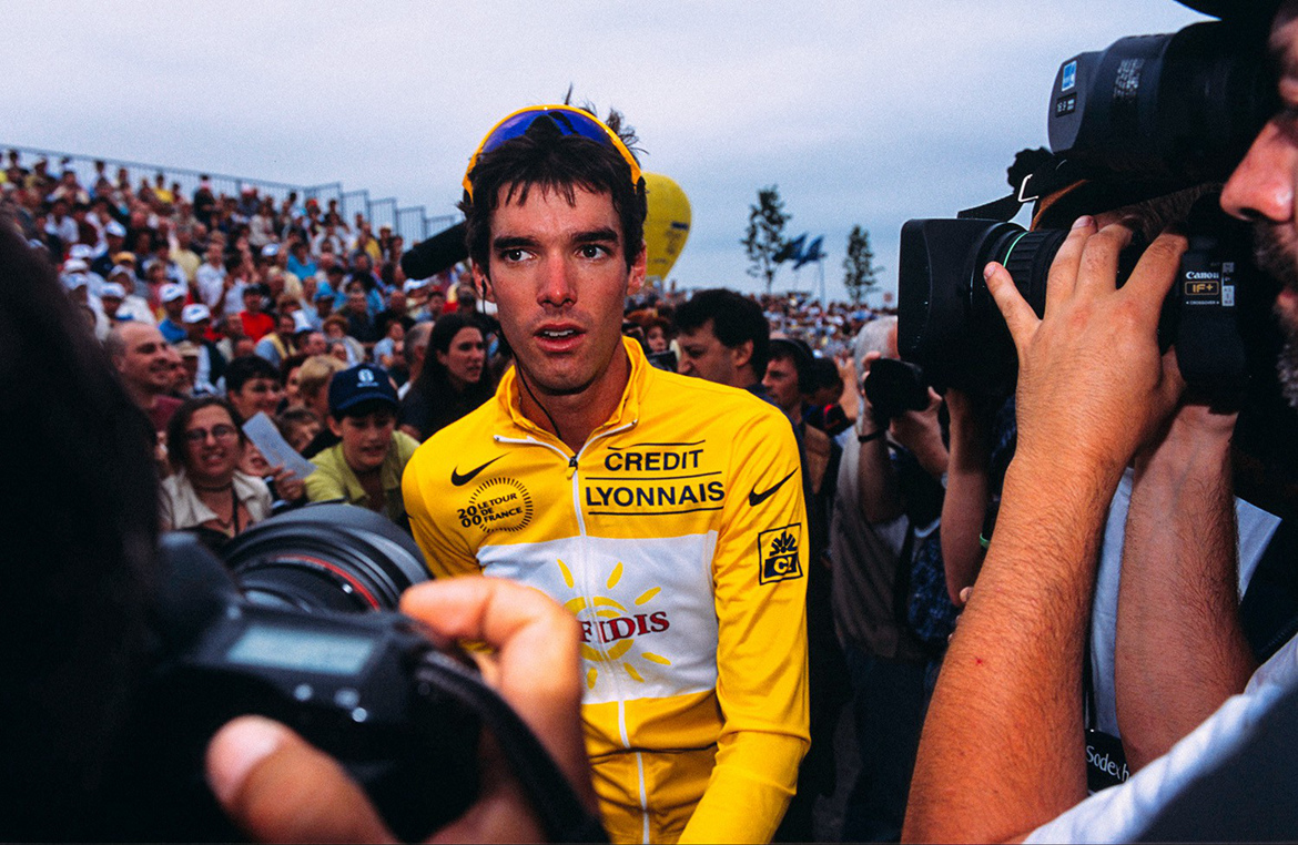 CONFRONTS THE MEDIA AFTER WINNING THE OPENING STAGE OF THE 2000 TOUR DE FRANCE.jpg